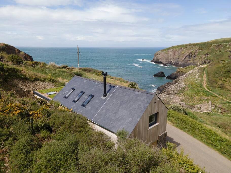 Cliff-Top Cottage On Coast Path W/Panoramic Views Trevine Exterior photo