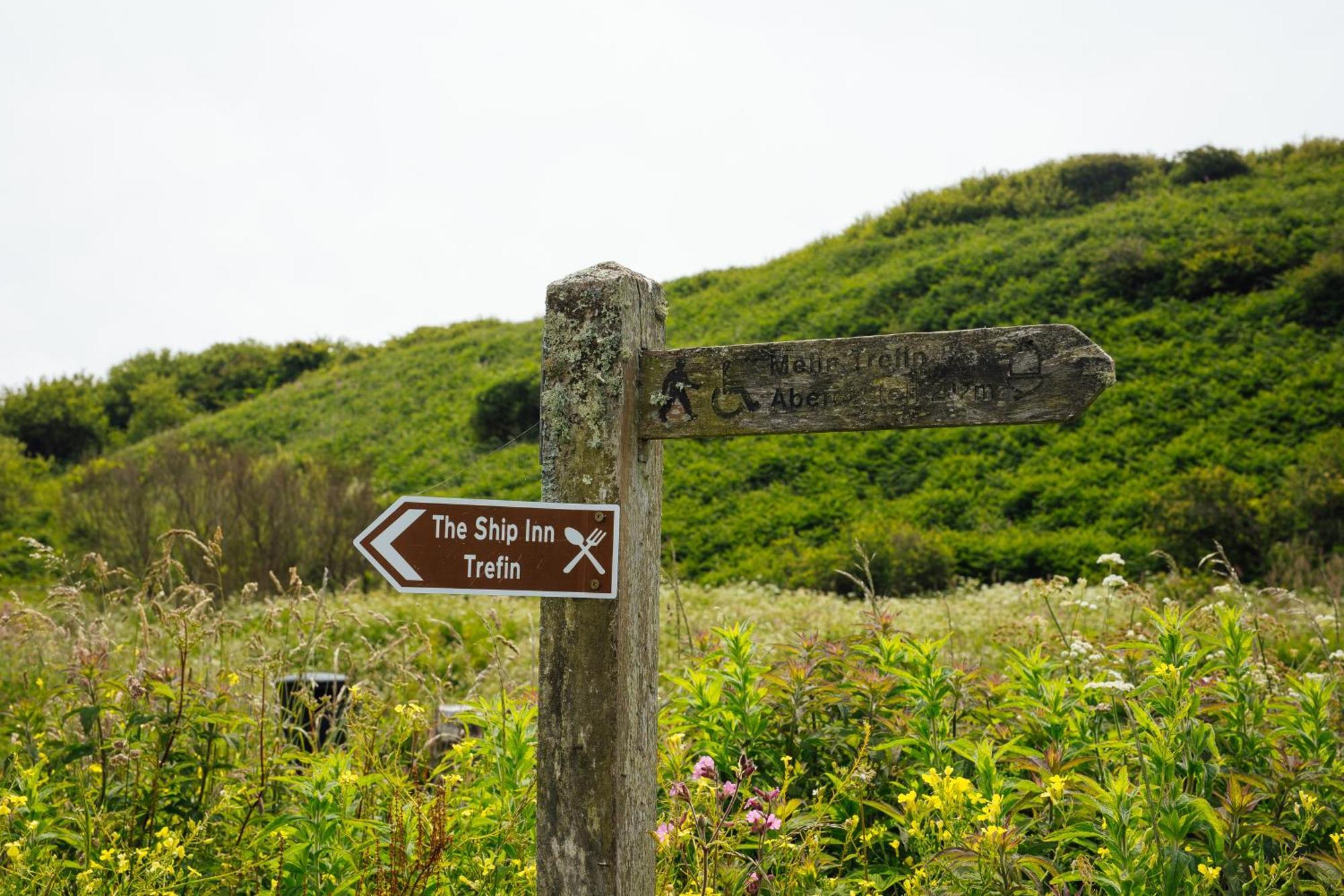 Cliff-Top Cottage On Coast Path W/Panoramic Views Trevine Exterior photo