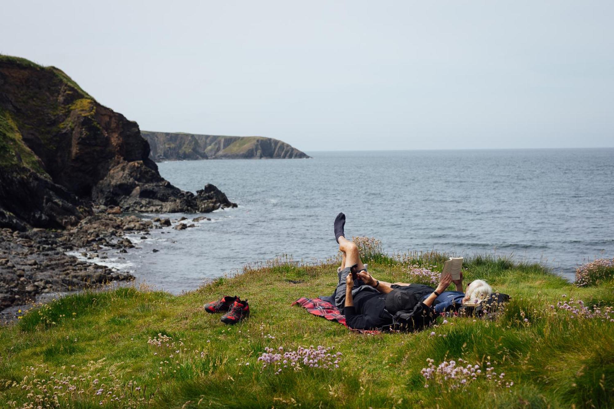 Cliff-Top Cottage On Coast Path W/Panoramic Views Trevine Exterior photo